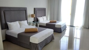 Iron/ironing board, free WiFi, bed sheets - Hotel Suites Bernini (Guadalajara)