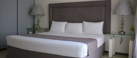 Bàn ủi/dụng cụ ủi quần áo, truy cập Internet không dây miễn phí