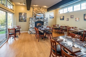 Dining - Camano Island Inn (Camano Island)