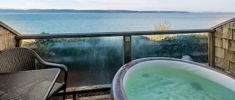 Indoor spa tub