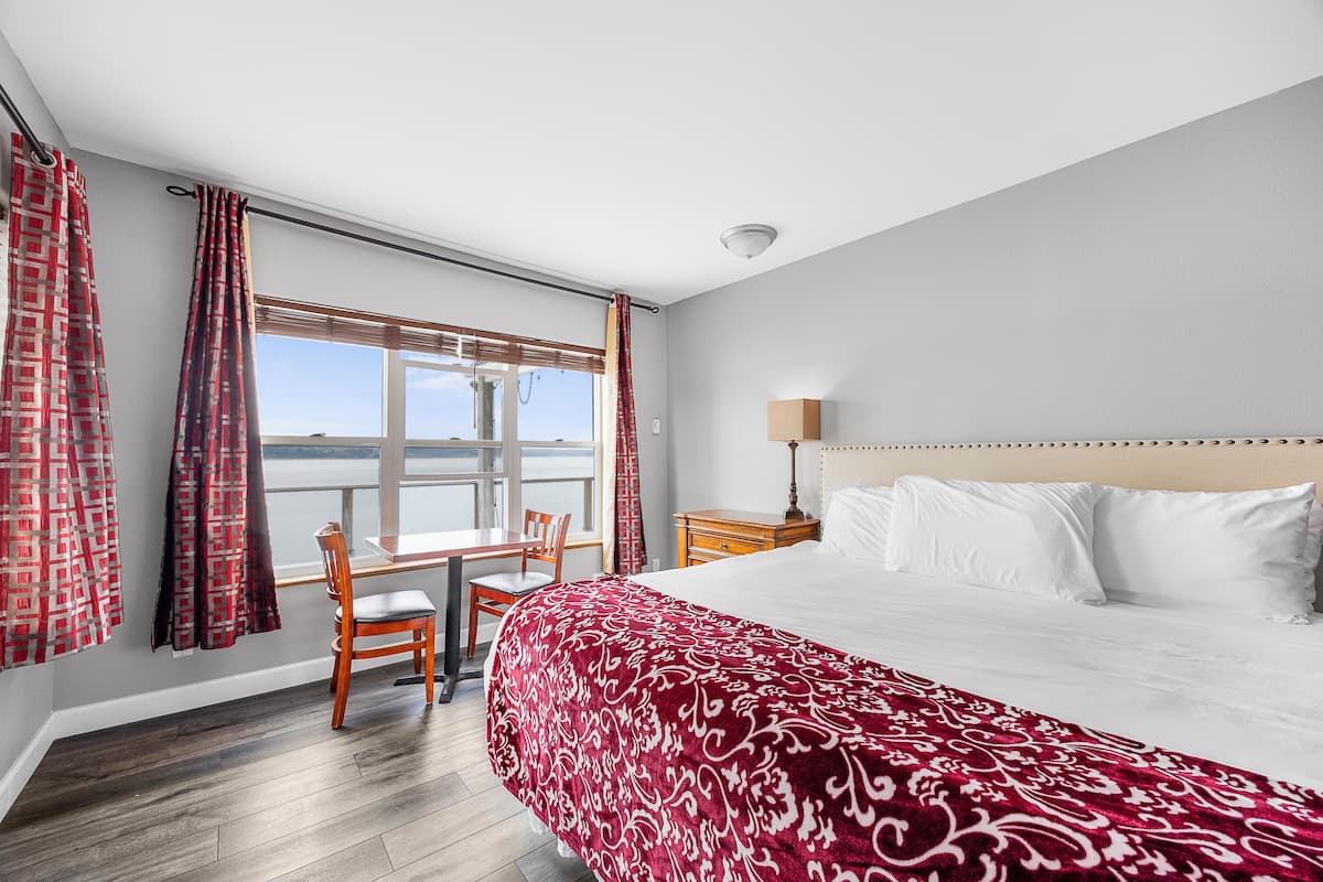 Rum - 1 kingsize-säng (Upstairs) | Gratis wi-fi och sängkläder