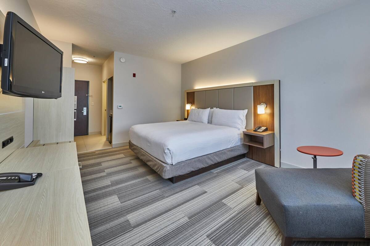 In-room safe, desk, iron/ironing board, free cots/infant beds