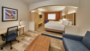 A hotel room with a bed, desk, chair, and a small table. - Holiday Inn Express Hotel & Suites Medford-Central Point by IHG (Central Point)