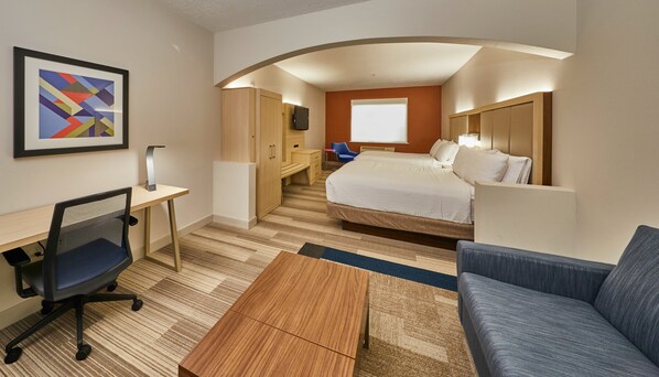 A hotel room with a bed, desk, chair, and a small table. - Holiday Inn Express Hotel & Suites Medford-Central Point by IHG (Central Point)