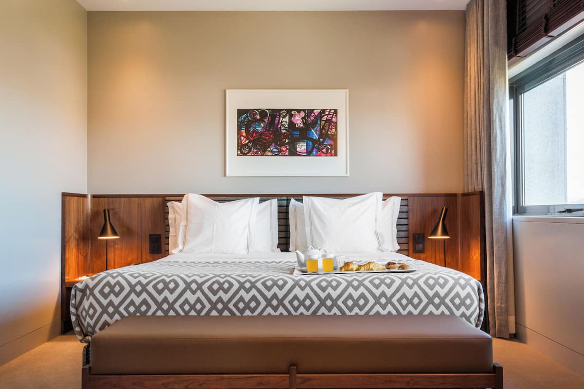 Suite – president | Minibar, safe på rommet, skrivebord og lydisolert