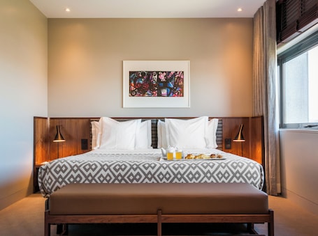 Presidential Suite | Minibar, in-room safe, desk, soundproofing