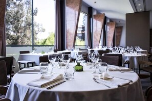 Lunch and dinner served, Mediterranean cuisine - Hotel de Guimarães (Guimarães)