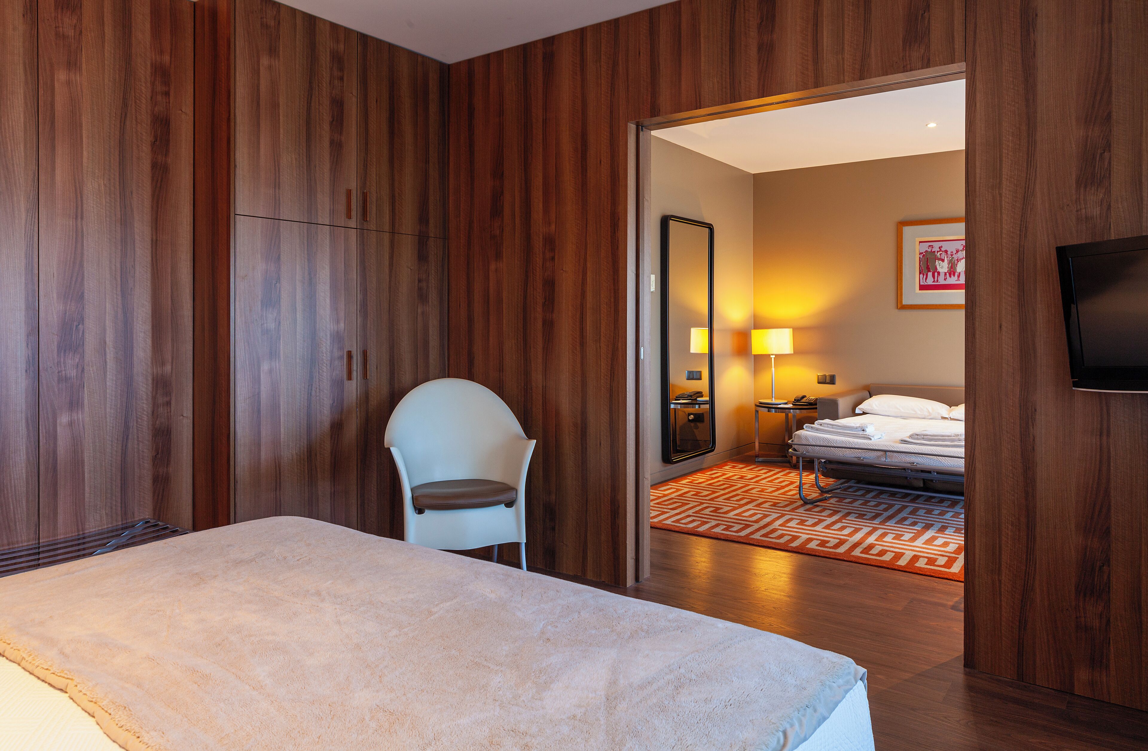 Family Suite, City View | Minibar, in-room safe, desk, soundproofing