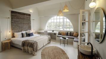 Honeymoon Sea view Suite | Zimmersafe, individuell eingerichtet, laptopgeeigneter Arbeitsplatz