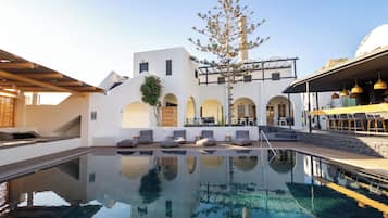 Seasonal outdoor pool, sun loungers
