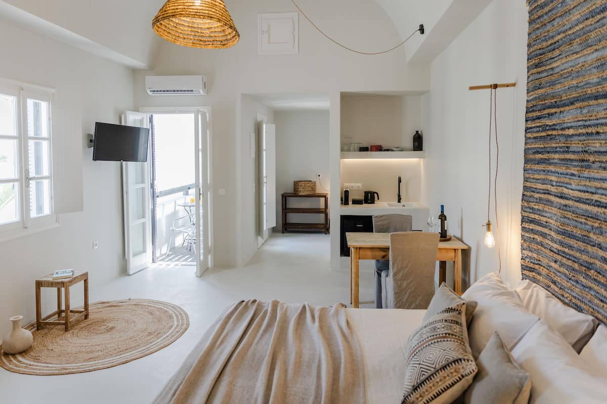 Suite Upper Floor | 1 bedroom, in-room safe, individually furnished, laptop workspace