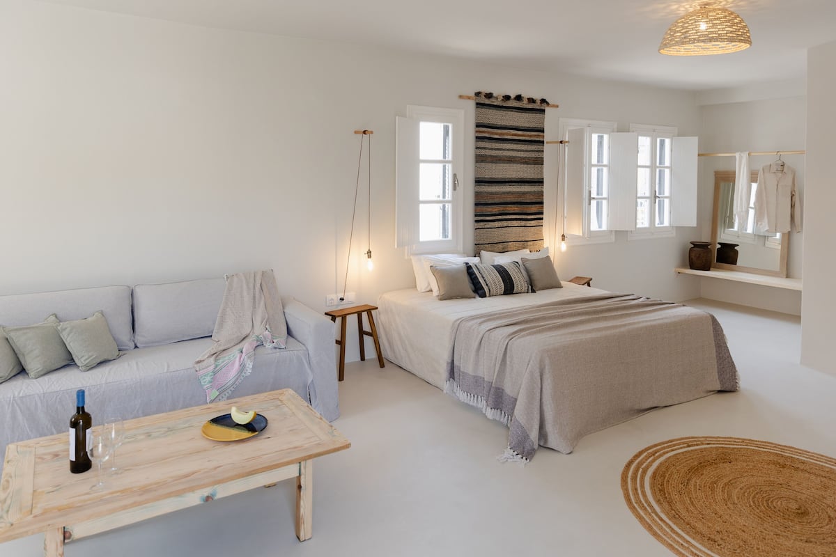 Suite Garden view | 1 bedroom, in-room safe, individually furnished, laptop workspace
