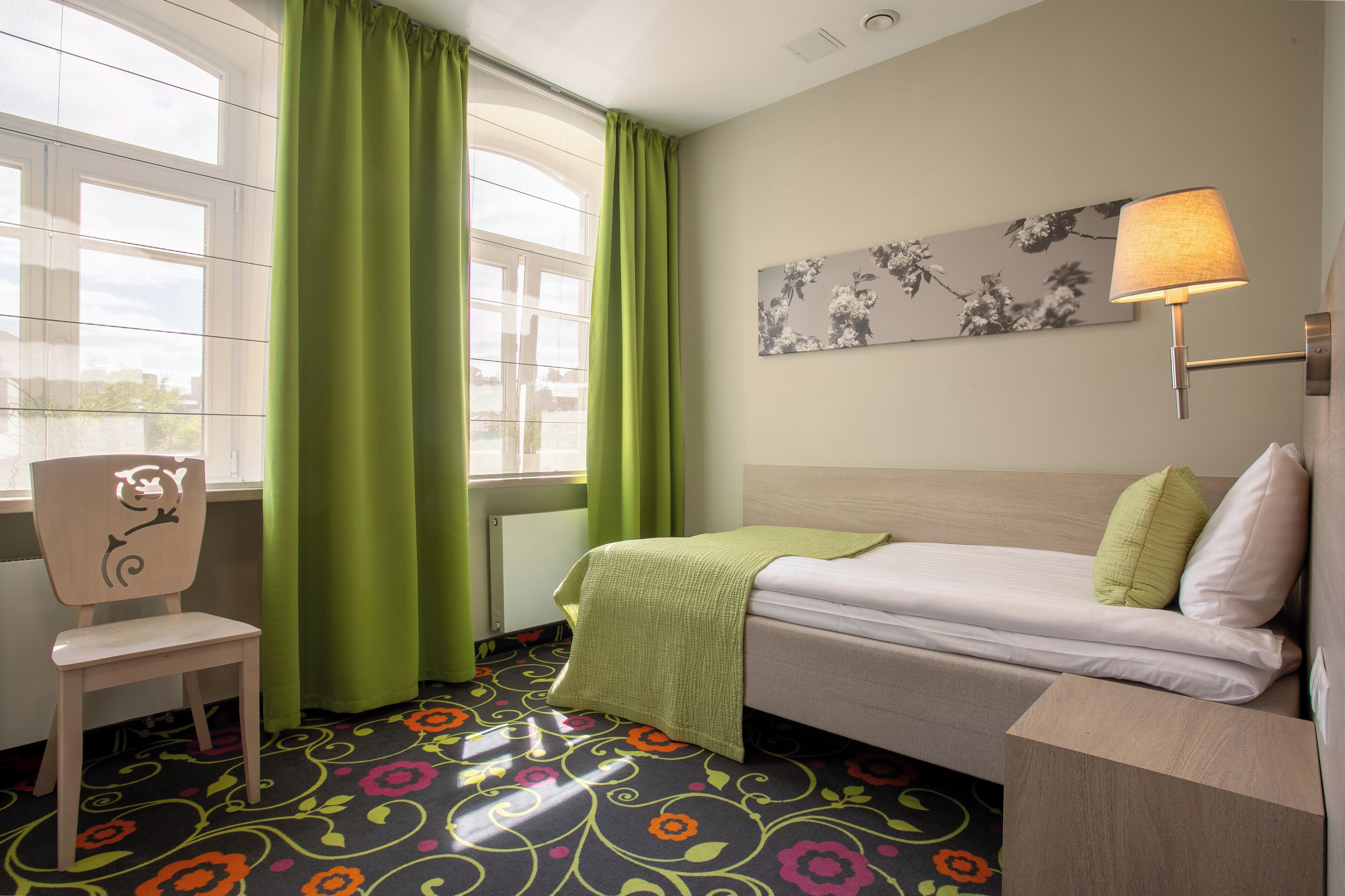 standard room | minibar, in-room safe, desk, blackout curtains