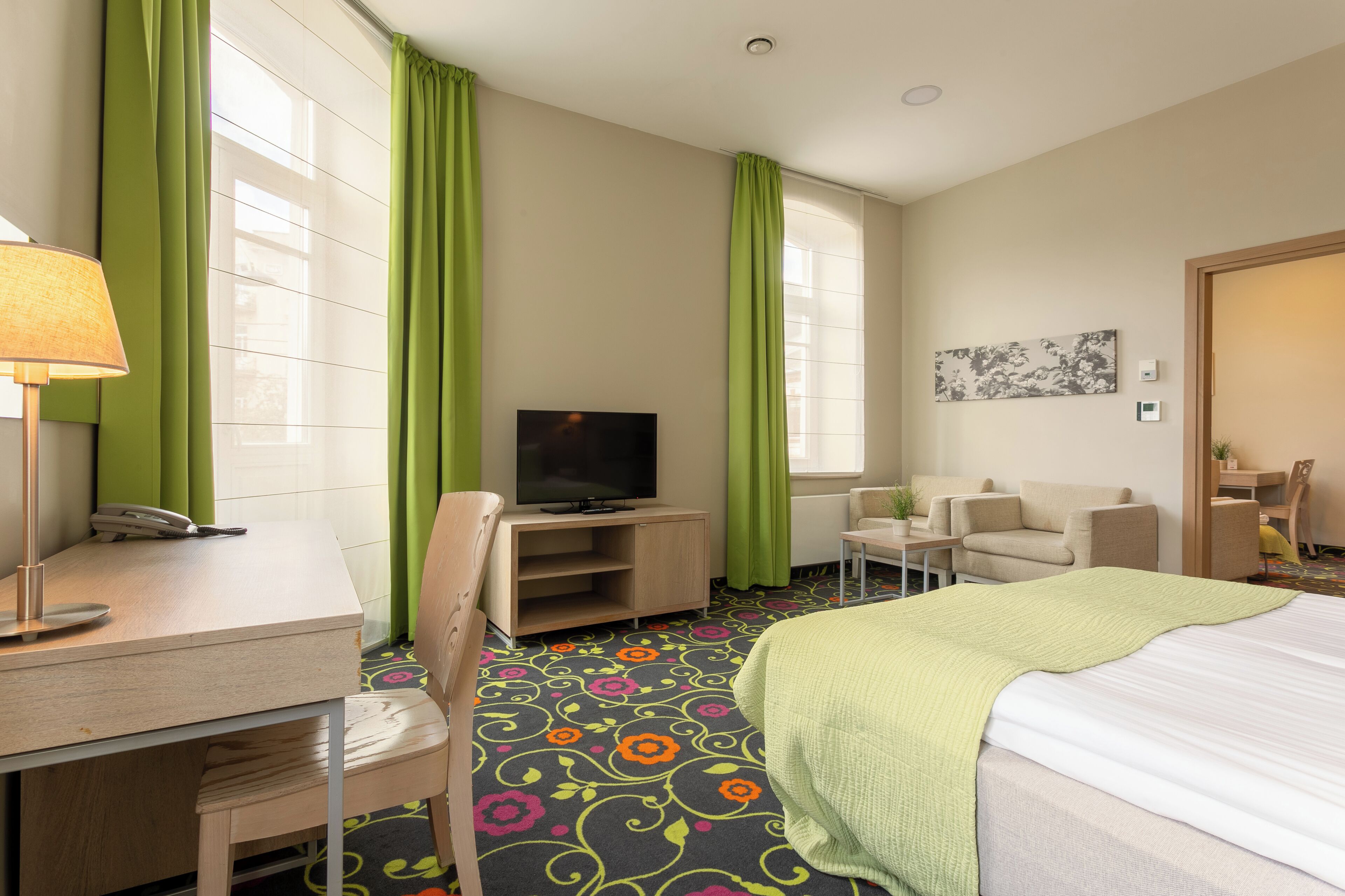 apartment, 1 bedroom, kitchen | minibar, in-room safe, desk, blackout curtains