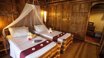 Minibar, in-room safe, desk, rollaway beds