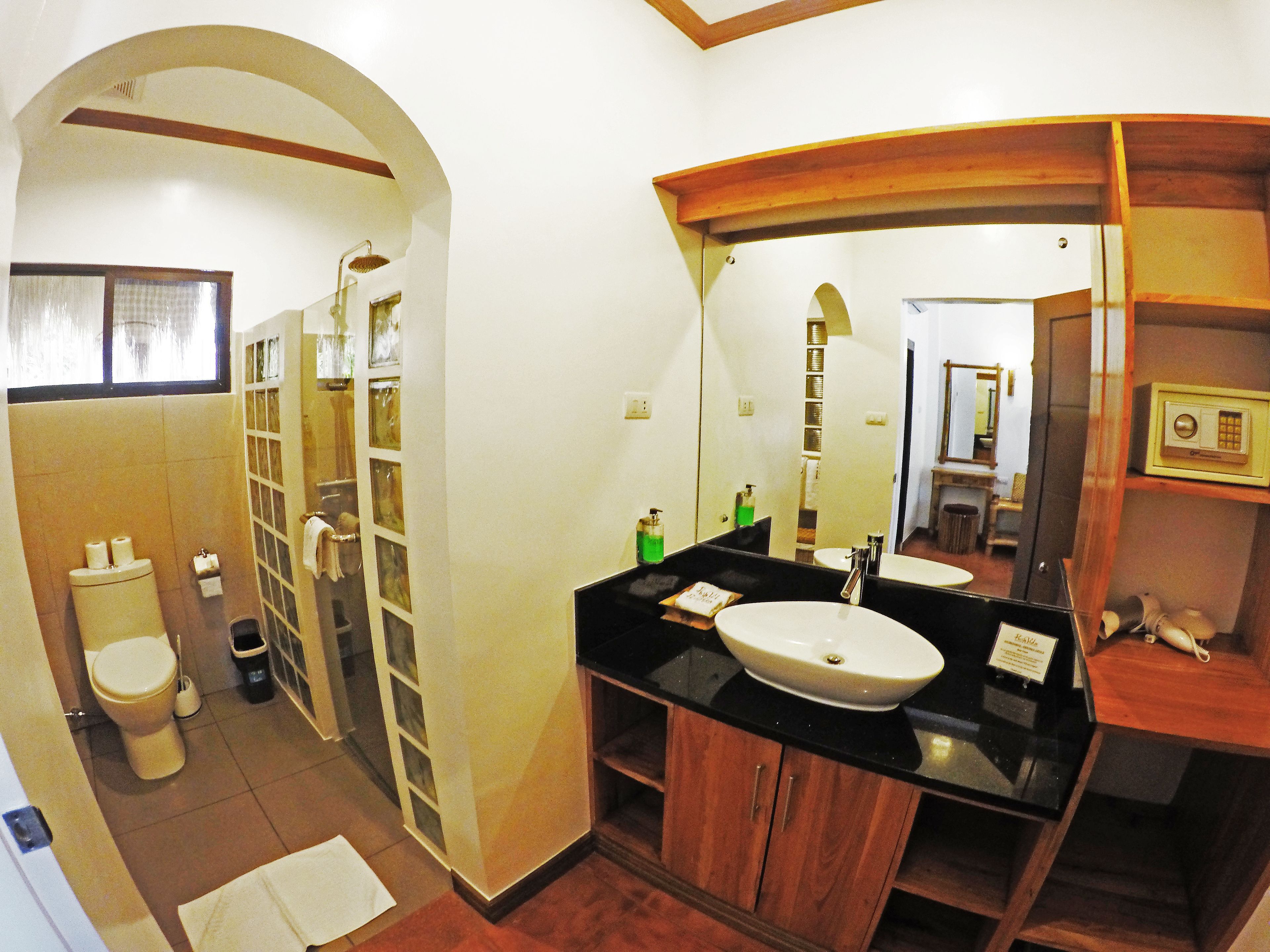 deluxe double or twin room | bathroom | shower, free toiletries, hair dryer, slippers