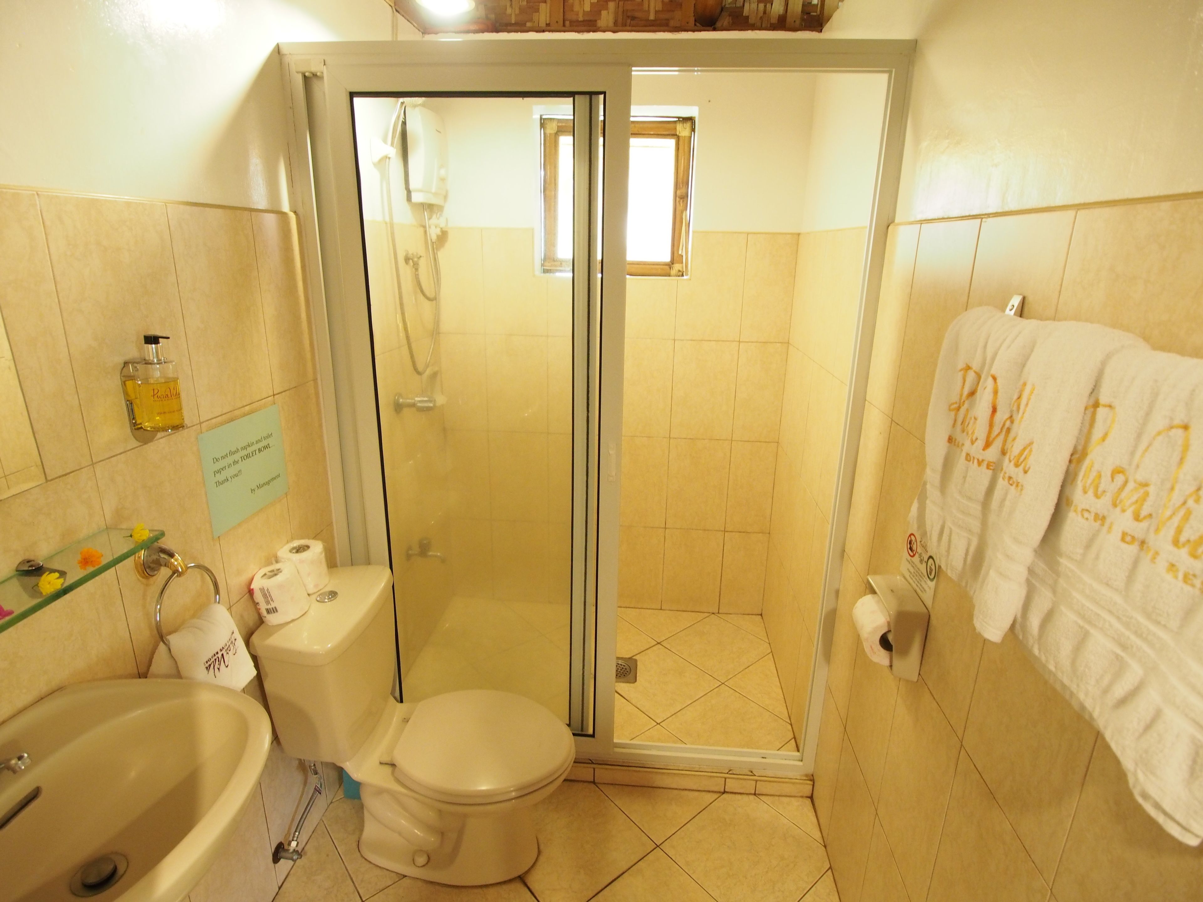 standard double or twin room | bathroom | shower, free toiletries, hair dryer, slippers