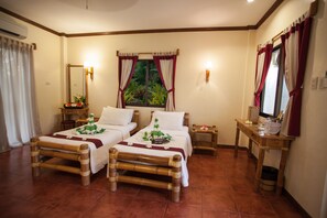 Dobbelt- eller tomannsrom – deluxe | Minibar, safe på rommet, skrivebord og ekstrasenger (mot et tillegg)