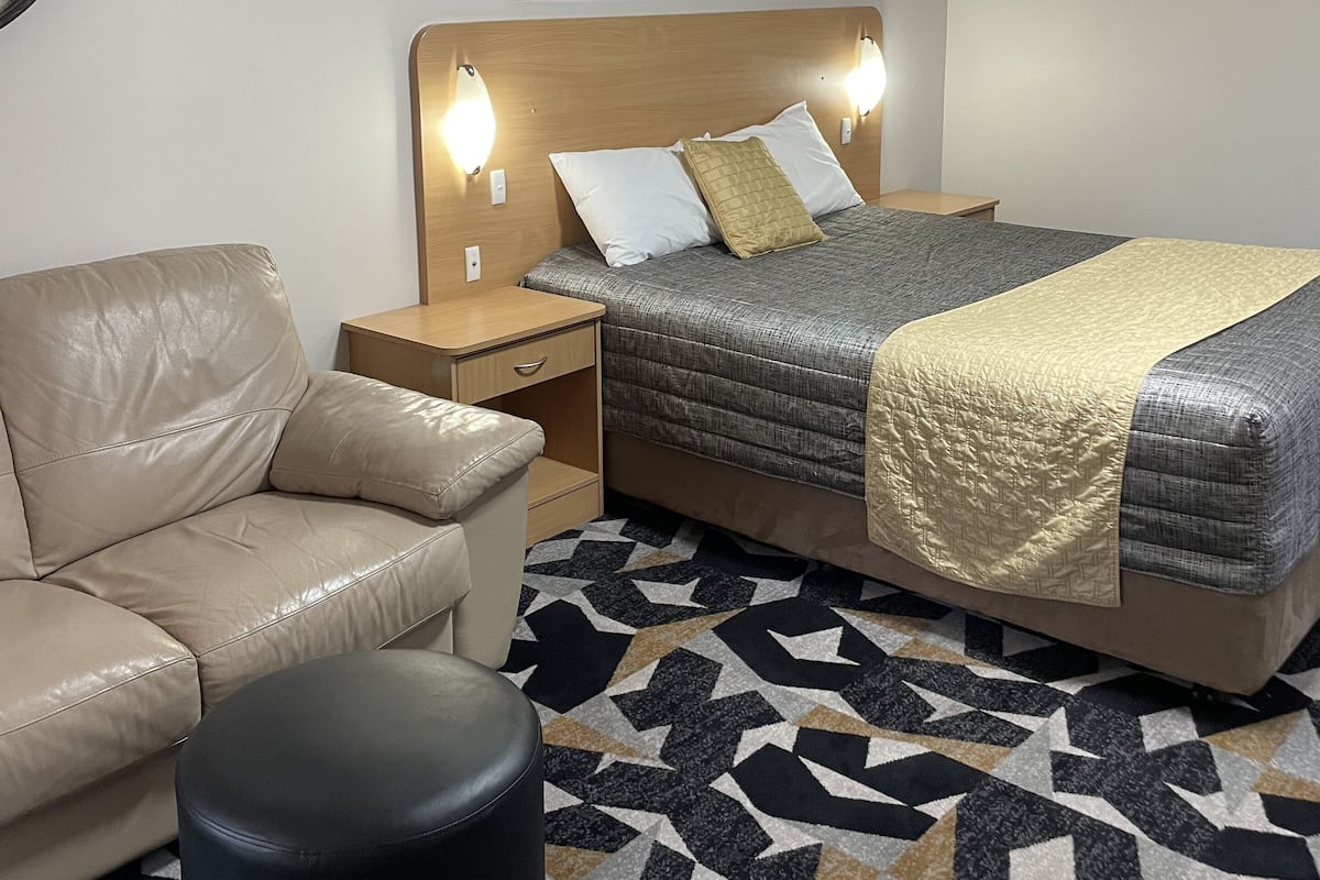 Deluxe Queen Room