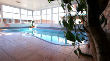 Indoor pool, 2 outdoor pools