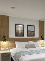 Elite-Zimmer, 1 King-Bett | Schreibtisch, Bügeleisen/Bügelbrett, kostenloses WLAN, Bettwäsche