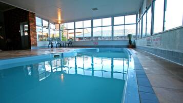 Indoor pool, 2 outdoor pools
