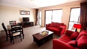Two Bedroom Superior Apartment | Desk, iron/ironing board, free WiFi, bed sheets