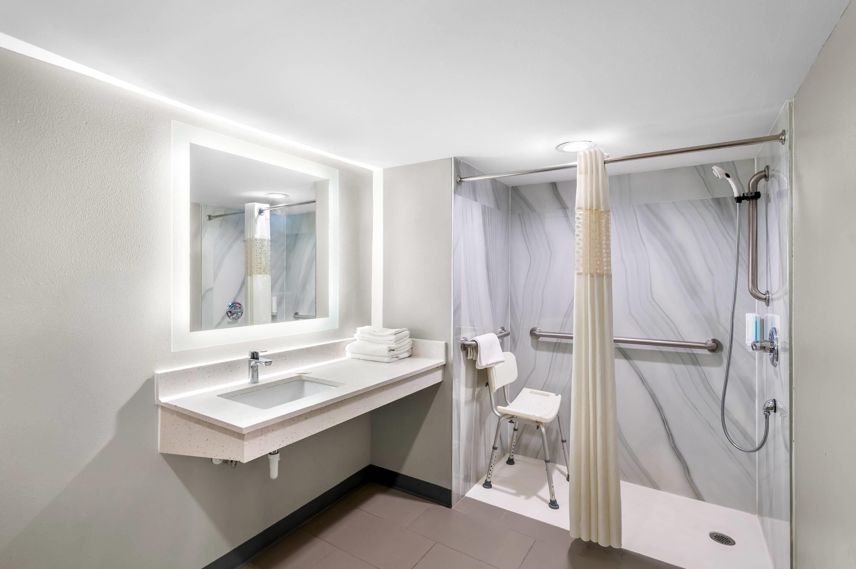 Room, 1 King Bed, Accessible, Non Smoking | Bathroom | Combined shower/bathtub, hair dryer, towels