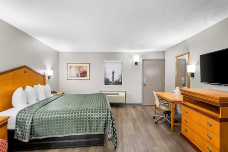 Pillowtop beds, desk, iron/ironing board, free cribs/infant beds