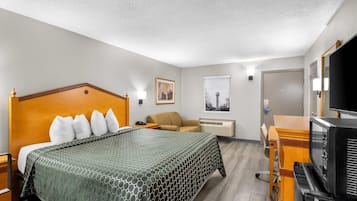 Phòng, 1 giường cỡ king, phù hợp cho người khuyết tật, không hút thuốc | Nệm có lớp đệm bông, bàn, bàn ủi/dụng cụ ủi quần áo