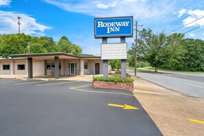 Exterior - Rodeway Inn Hot Springs National Park Area (Hot Springs)