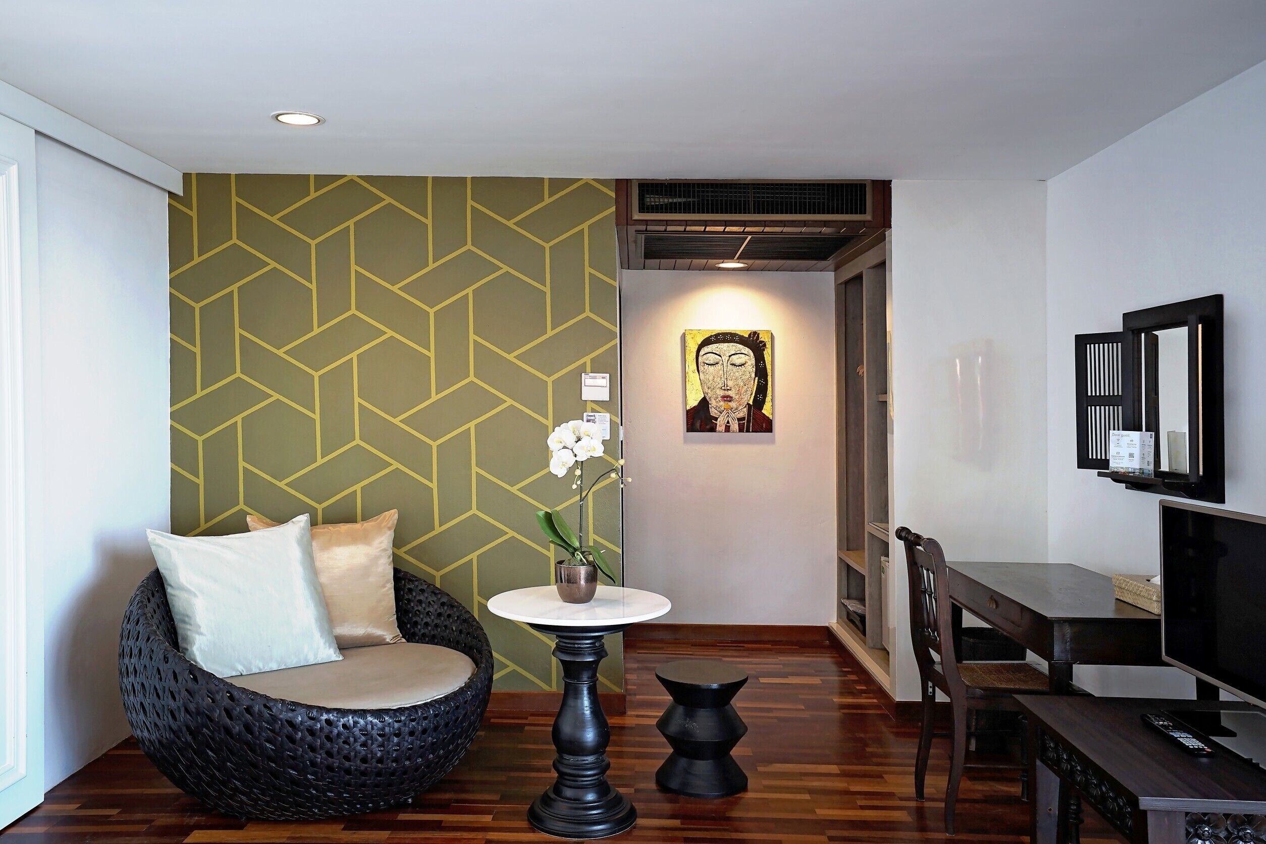 minntra beachfront | 1 bedroom, in-room safe, desk, free wifi