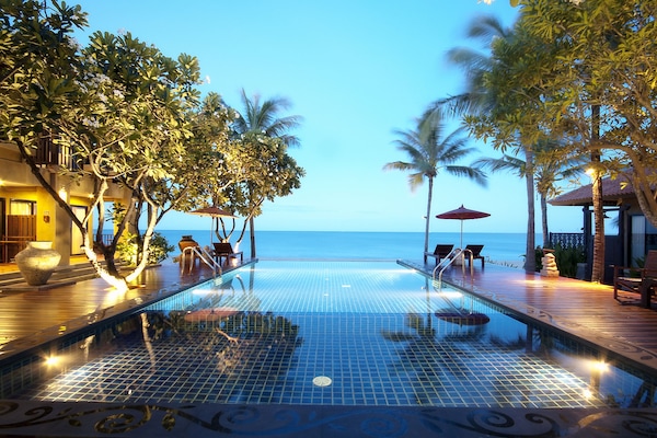 Outdoor pool, pool loungers