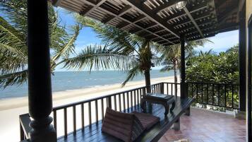 Minntra Beachfront | In-room safe, desk, free WiFi