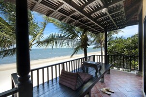 Minntra Beachfront | 房內夾萬、書桌、免費 Wi-Fi