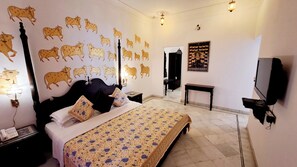 Deluxe Double or Twin Room | Peti besi dalam bilik, langsir/tirai gelap terus 