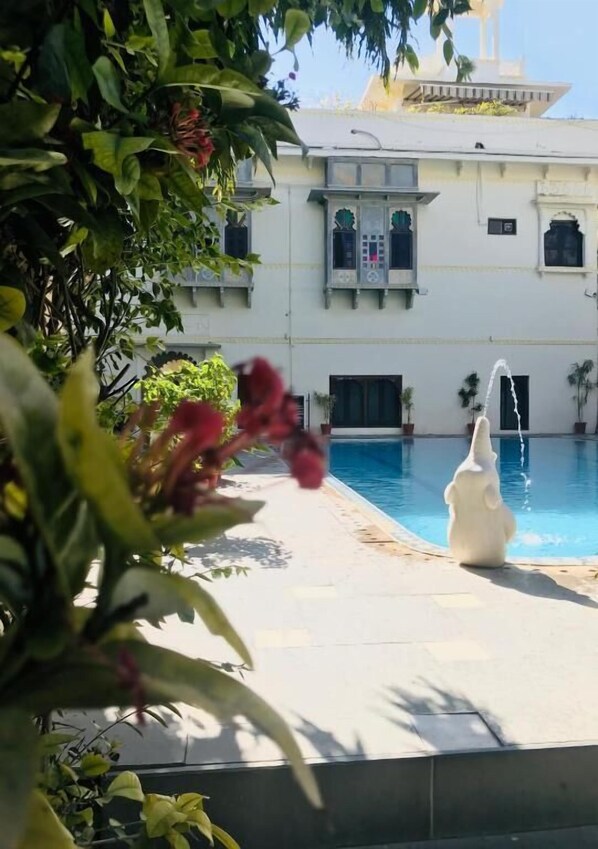 Outdoor pool, open 9:00 AM to 7:00 PM, pool umbrellas