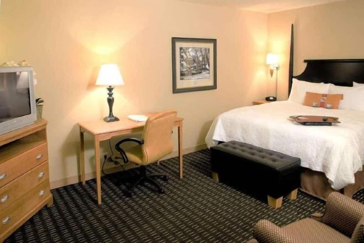 In-room safe, iron/ironing board, free WiFi, bed sheets