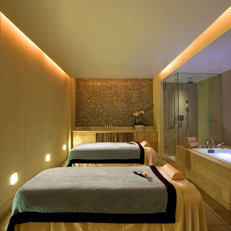 Couples treatment rooms, sauna, steam room, body treatments