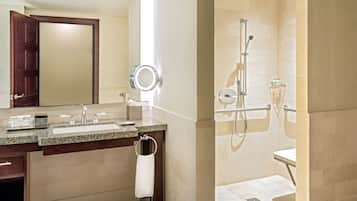 Classic Room, 2 Queen Beds, Accessible Bathtub (Accessible Tub)