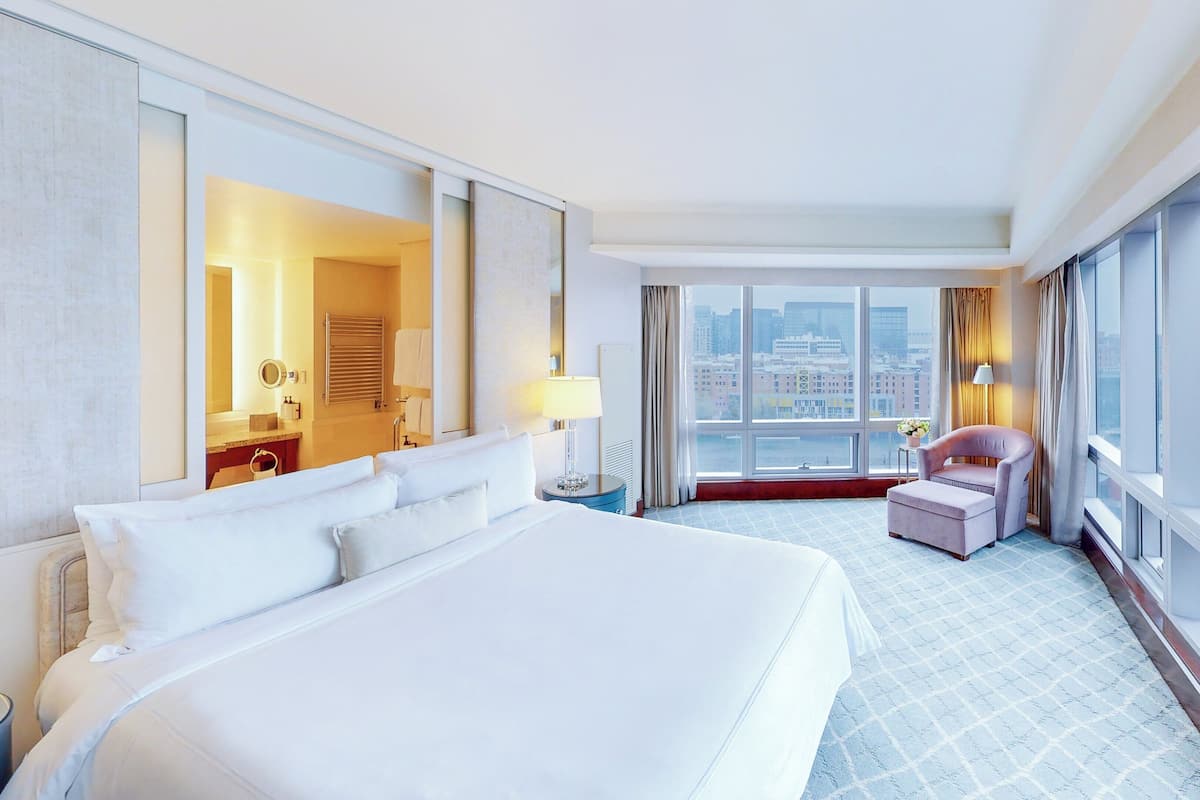 Suite, 1 Bedroom, Corner (View)