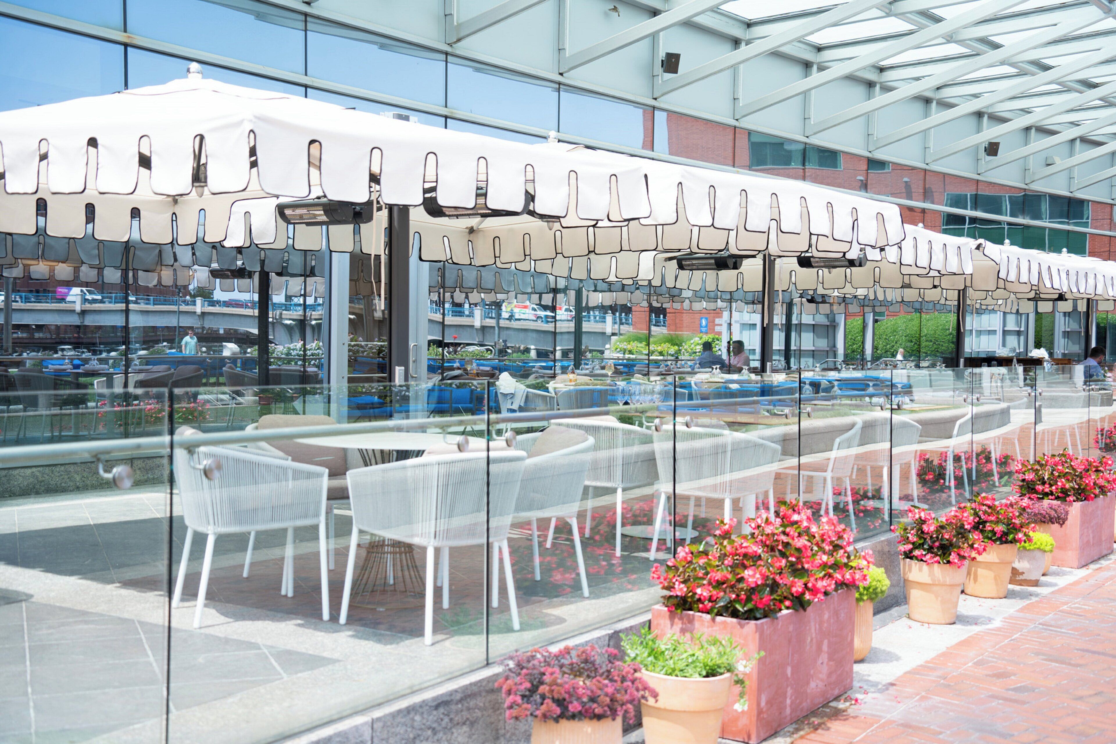 2 restaurants, breakfast, dinner served; american cuisine