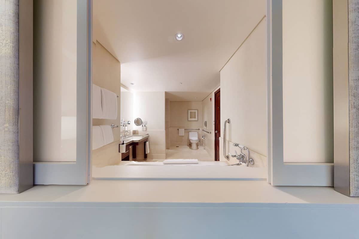 1 bedroom, minibar, in-room safe, desk