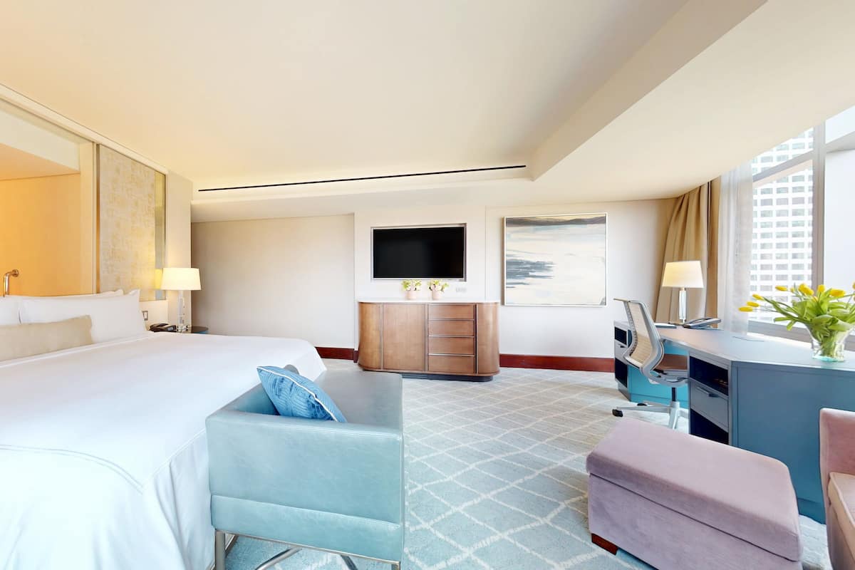 Minibar, in-room safe, desk, laptop workspace