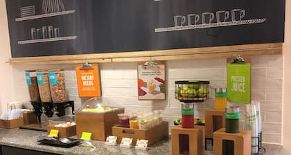 Hampton Inn & Suites Norfolk-Airport