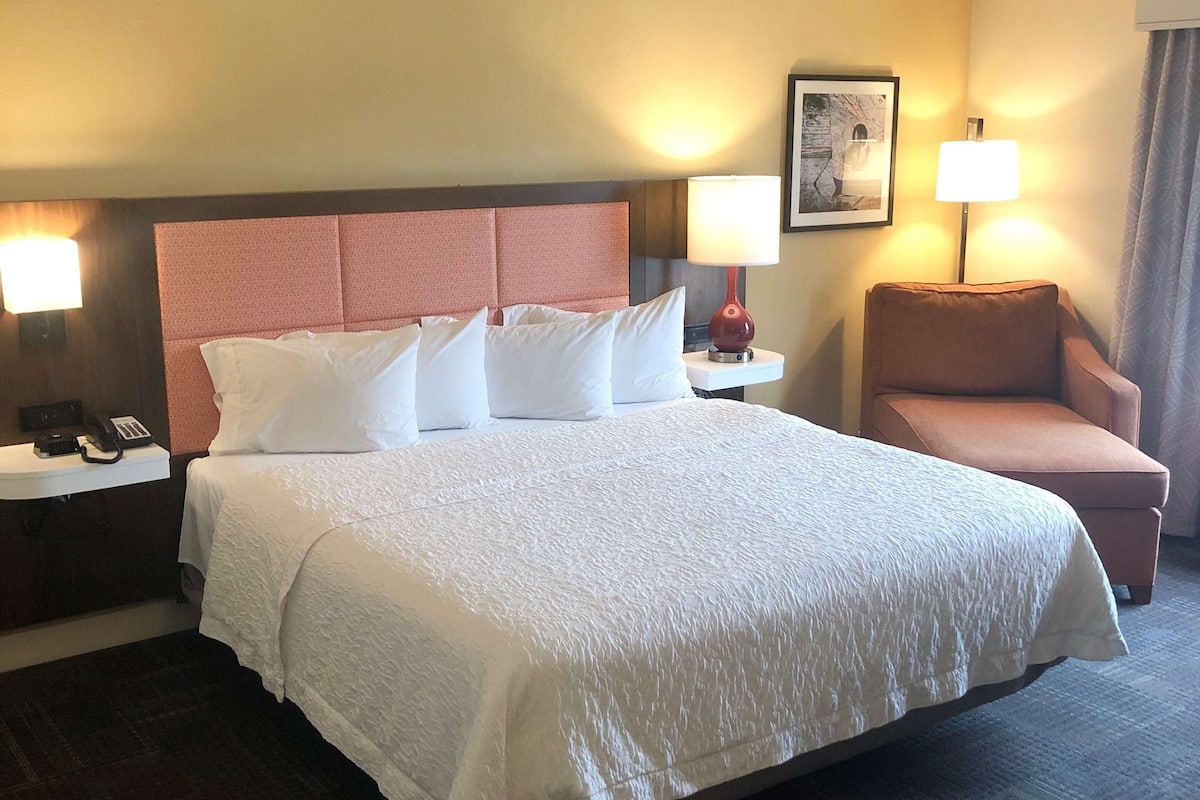 1 king bed, accessible, non smoking | in-room safe, desk, blackout curtains, iron/ironing board