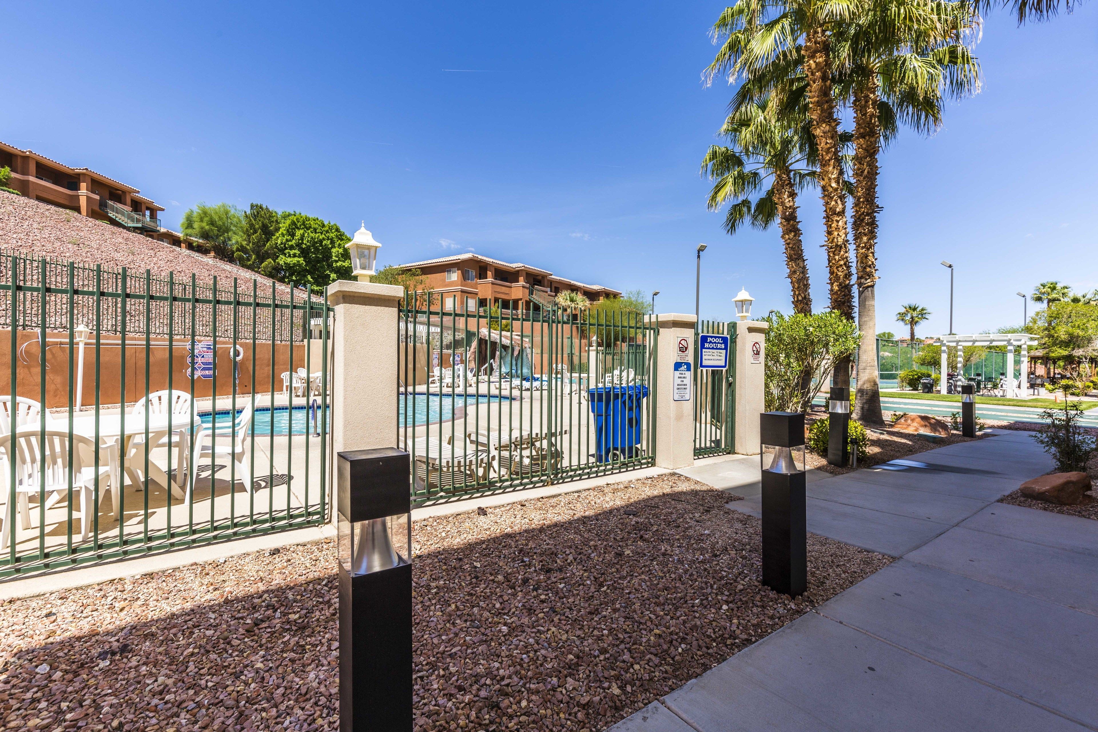 2 outdoor pools, pool umbrellas, pool loungers