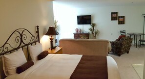 Studio Suite, 1 Queen Bed | Iron/ironing board, free WiFi, bed sheets - Mojave Edge (Mesquite)