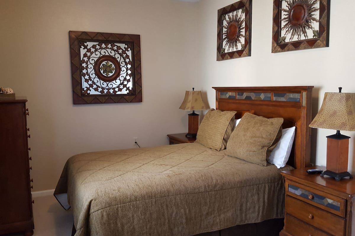 suite, 2 bedrooms | iron/ironing board, free wifi, bed sheets