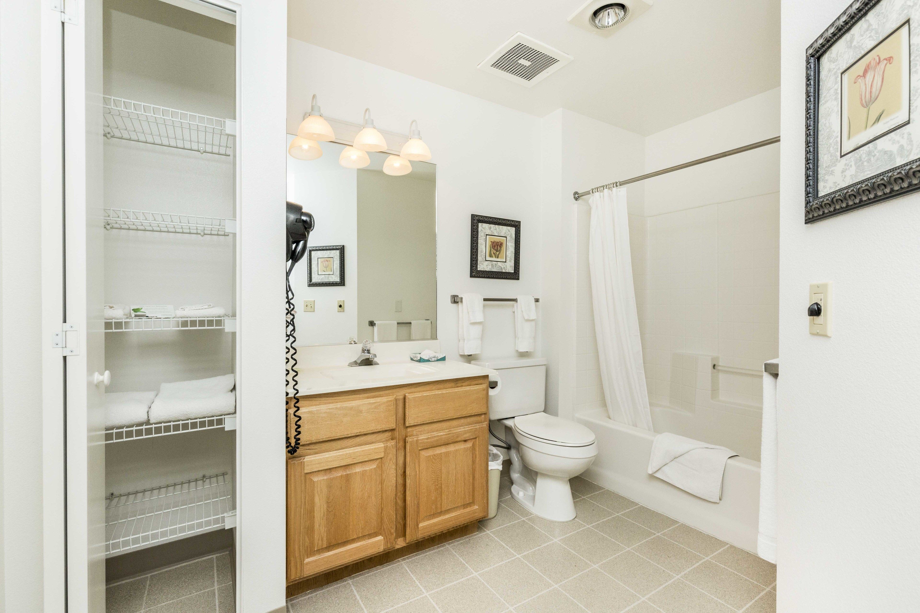 suite, 1 bedroom | bathroom | shower, free toiletries, hair dryer, towels